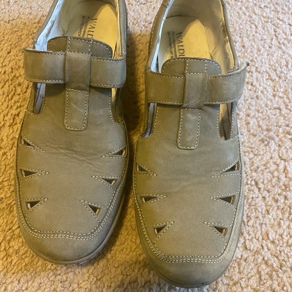 Ladies shoes